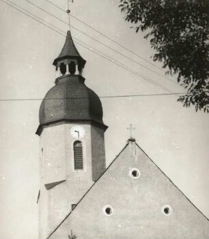 Rechenberg-Bienenmühle-Clausnitz. Dorfkirche Clausnitz (1696/1726). Giebel des Schiffes gegen Turm