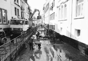 Freiburg im Breisgau: Feuerwehrarbeiten im Gewerbekanal Fischerau