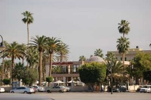 Hauptstadt Tripolis : Restaurant an der Uferpromenade, seitlich zum zentralen Aufmarschplatz im Zentrum der libyschen Hauptstadt Tripolis, aufgenommen 2006