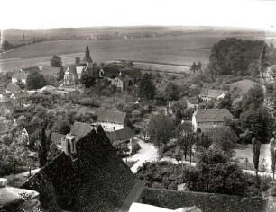 Gnandstein. Blick vom Bergfrit nach Südwesten gegen die Dorfkirche