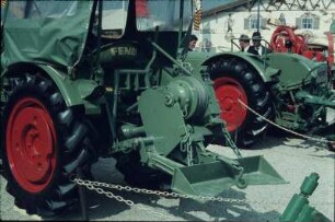 Fotografie: Seilwinde, Traktor, Heckanbau