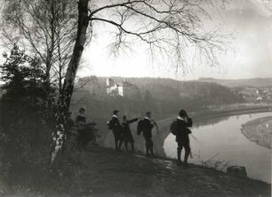 Döben. Wandervogelgruppe am rechten Muldenufer