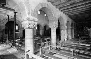 Feldbach: Inneres der romanischen Kirche [St. Jakobus], Blick vom Seitenschiff