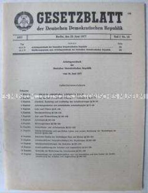 Gesetzblatt der DDR mit dem Arbeitsgesetzbuch von 1977