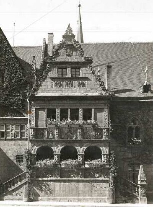 Rathaus : Südfront und Erker von 1541