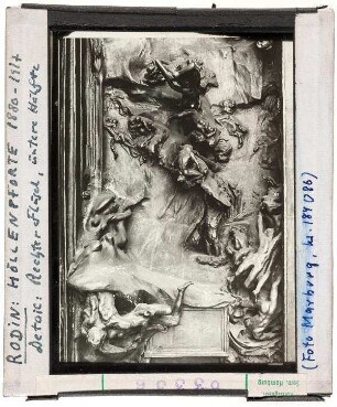 François Auguste René Rodin: Höllenpforte, Detail: rechter Flügel, untere Hälfte
