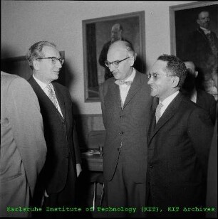 Unterzeichnung des Vertrags zur Gründung und dem Betrieb des Instituts für Transurane (ITU) zwischen der Bundesrepublik Deutschland (BRD)/Gesellschaft für Kernforschung (GfK) und der Europäischen Atomgemeinschaft (EURATOM) im Bürgersaal des Karlsruher Rathauses