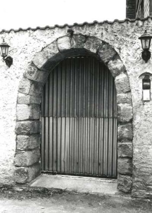 Radebeul-Zitzschewig, Altzitzschewig 19. Gehöft (1701/1900). Portal