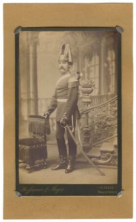 Portrait eines Mannes in Uniform