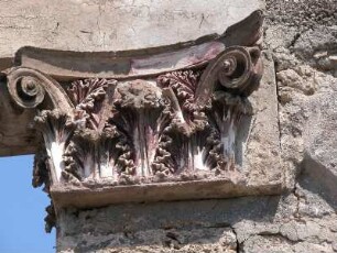 Pompej - Säulenkapitell : Aufgenommen am 21. Juli 2004 in den Ausgrabungsstätten der römischen Siedlung Pompeji