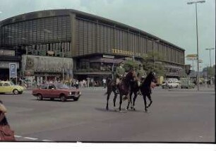 Berlin: Bahnhof Zoo von der Joachimstaler Straße