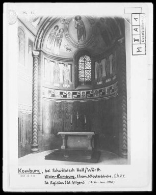 Christus umgeben von den Evangelistensymbolen und vier Heiligen