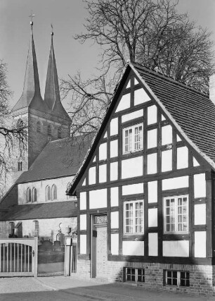 Fachwerkhaus neben der Stadtkirche Kirchhain : Doberlug-Kirchhain, Kirchstraße 5. Fachwerkhaus neben der Stadtkirche Kirchhain