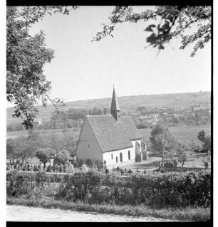 Wolfgangskapelle Distelhausen - Grabkreuze auf dem Friedhof