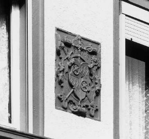 Sachteil Wappenstein (Wohnhaus); Dieburg, Klosterstraße 26