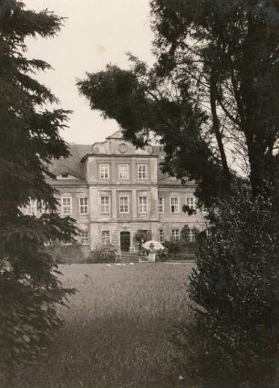 Stauchitz. Blick aus dem Schloßpark zur Rückseite des Schlosses