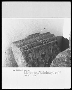 Kämpferfragment aus der karolingischen Abteikirche