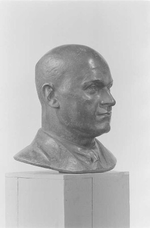 Büste von Ernst Thälmann : Büste von Ernst Thälmann. Bronze (1953; W. Arnold)