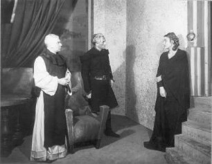 Griselda. Zehn Szenen von Gerhart Hauptmann. Staatsschauspiel Dresden, Dresdner Erstaufführung 14.10.1931 : Rudolf Schröder als Schloßprobst, Paul Paulsen als Graf Eberhard und Grethe Volckmar als Griselda