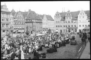 Torgau. Marktplatz mit Menschen