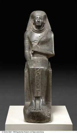 Sitzfigur des Mentechenu
