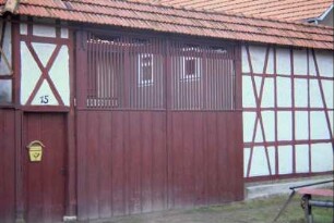 überdachte Toreinfahrt; Schiebertor, Personenpforte