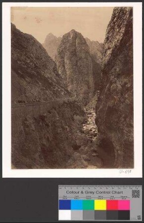 Road and canyon of Chaabet el Akra
