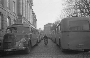 Omnibusverkehr der Bundespost in Karlsruhe.
