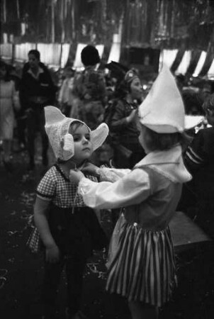 Kindermaskenball in der Schwarzwaldhalle, veranstaltet vom Festausschuss Karlsruher Fastnacht FKF