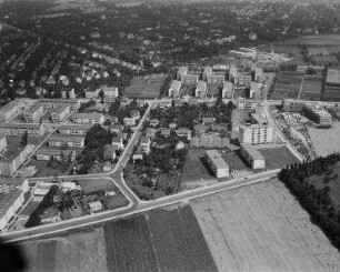 Luftaufnahme, Blick von Süden auf die Wohnbebauung an der Hildburghauser Straße. Berlin-Lichterfelde, Hildburghauser Straße
