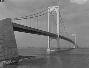 New York, Bronx-Whitestone Bridge über den East River