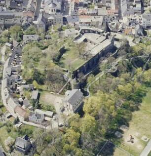 Elsterberg. Schloßberg mit Ruine der Burg Elsterberg. Luftbild-Schrägaufnahme von Nordosten