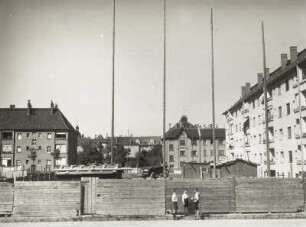 Leipzig-Leutzsch : Leipzig-Leutzsch. Benediktusstraße. Baustelle mit Blick zu den Wohnblocks