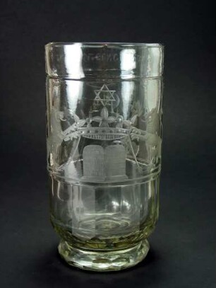 Becher mit geschnittenen Judaica-Symbolen (Fälschung)