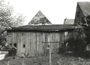 Cossebaude-Niederwartha, Hermann-Große-Straße 3. Dreiseithof (1910 Wohnhaus). Schuppen zwischen Wohnstallhaus und Scheune