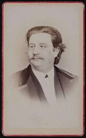 Porträt Eduard Bachmann (1831-1880; Sänger). Albuminabzug auf Karton (Carte-de-visite mit Atelieraufdruck verso)