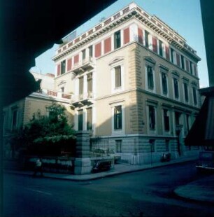 Athen. In diesem Haus befindet sich seit 1888 das Deutsche Archäologische Institut mit seiner umfangreichen Bibliothek