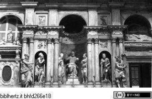 Cybo-Monument