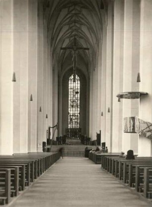 München, Frauenkirche, Inneres, Blick durch das Mittelschiff nach Osten