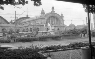 Frankfurt: Hauptbahnhof, Außenansicht vom Bahnhofsplatz