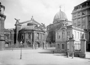 Kunstakademie : Blick vom Coselpalais zur Kunstakademie und zum Ausstellungsgebäudes des Sächsischen Kunstvereins