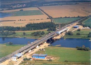 Oranienbaum-Wörlitz-Vockerode. Baustelle Ersatzneubau der Autobahnbrücke über die Elbe, überführt die Bundesautobahn BAB 9. Luftbild-Schrägaufnahme von Südsüdwest