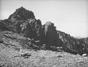 Mount Kisokoma (Kisokoma-ga-take) (2956 m) : Zerklüftete Karwände