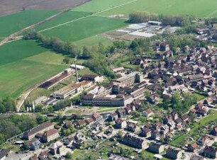Ichtershausen (Amt Wachsenburg-Ichtershausen). Ortsteilanischt. Luftbild-Schrägaufnahme von Nordwest
