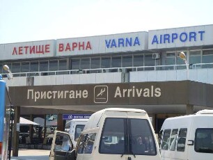 Varna - Airport : Ankunftsbereich. Aufgenommen am 17. Mai 2011 am Flughafen in Varna