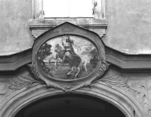 Haus Zum Goldenen Hufeisen & Haus Nr. 220 — Hauszeichen