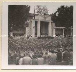 Parade faschistischer Organisationen beim Staatsbesuch Adolf Hitlers in Italien