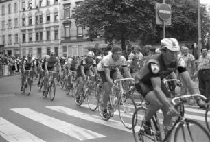 Internationale Vitamalz-Rundfahrt, Vorgängerin der Deutschland-Tour. Durchfahrt durch Karlsruhe
