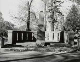 Denkmalsanlage für die Gefallenen des 1. Weltkrieges : Denkmalsanlage für die Gefallenen des 1. Weltkrieges. Stein (nach 1918). Lohsa