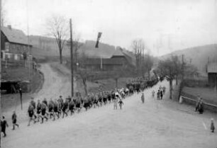HJ-Aufmarsch an der Schmalzgrubner Straße